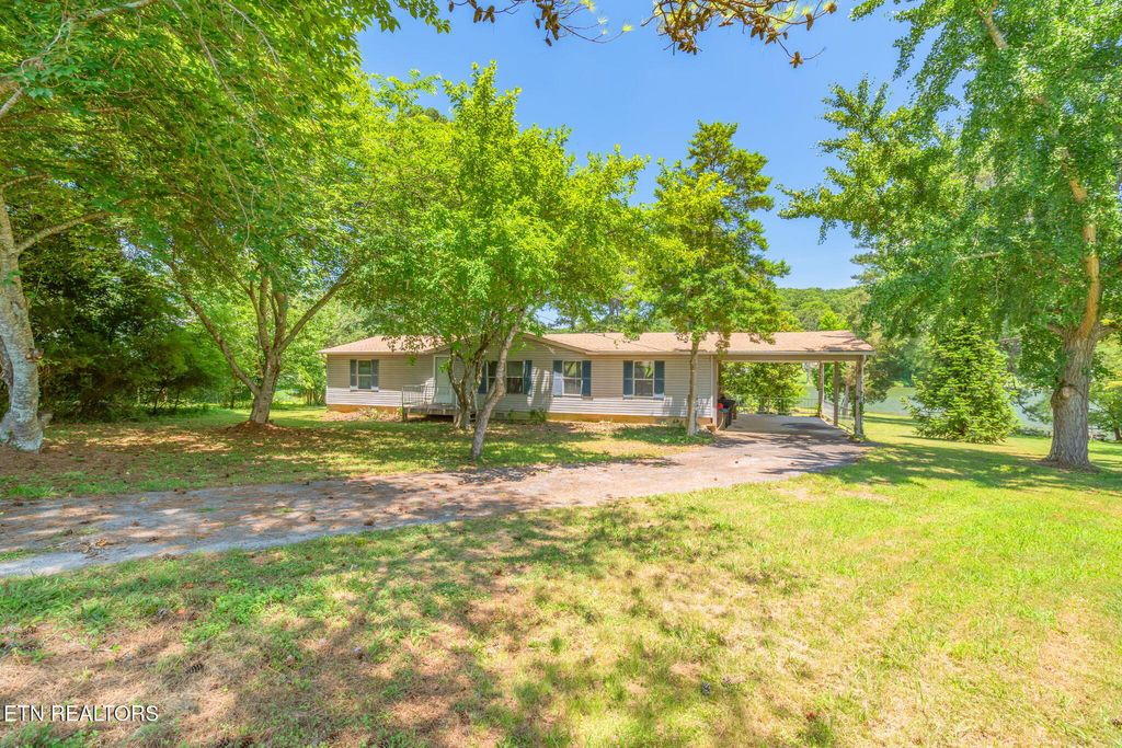 Photo of 155 Bowsprit Lane, Kingston, TN 37763 (MLS # 1306632)