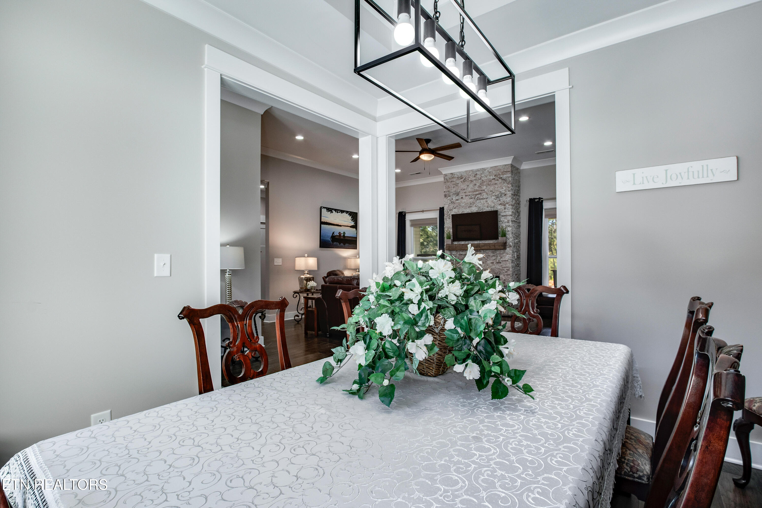 Loudon, Tennessee 37774, United States, 3 Bedrooms Bedrooms, ,2 BathroomsBathrooms,Residential,Active,162011