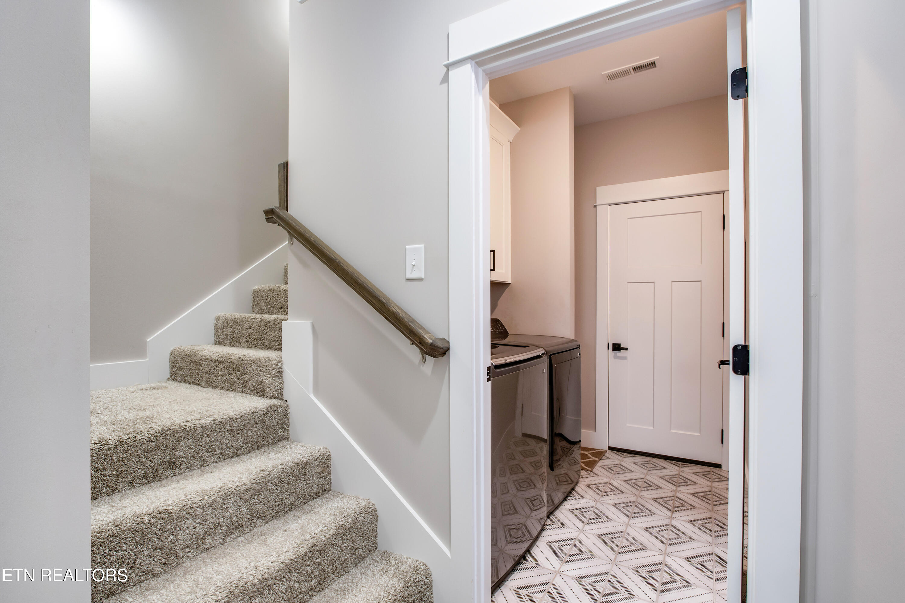 Loudon, Tennessee 37774, United States, 3 Bedrooms Bedrooms, ,2 BathroomsBathrooms,Residential,Active,162011