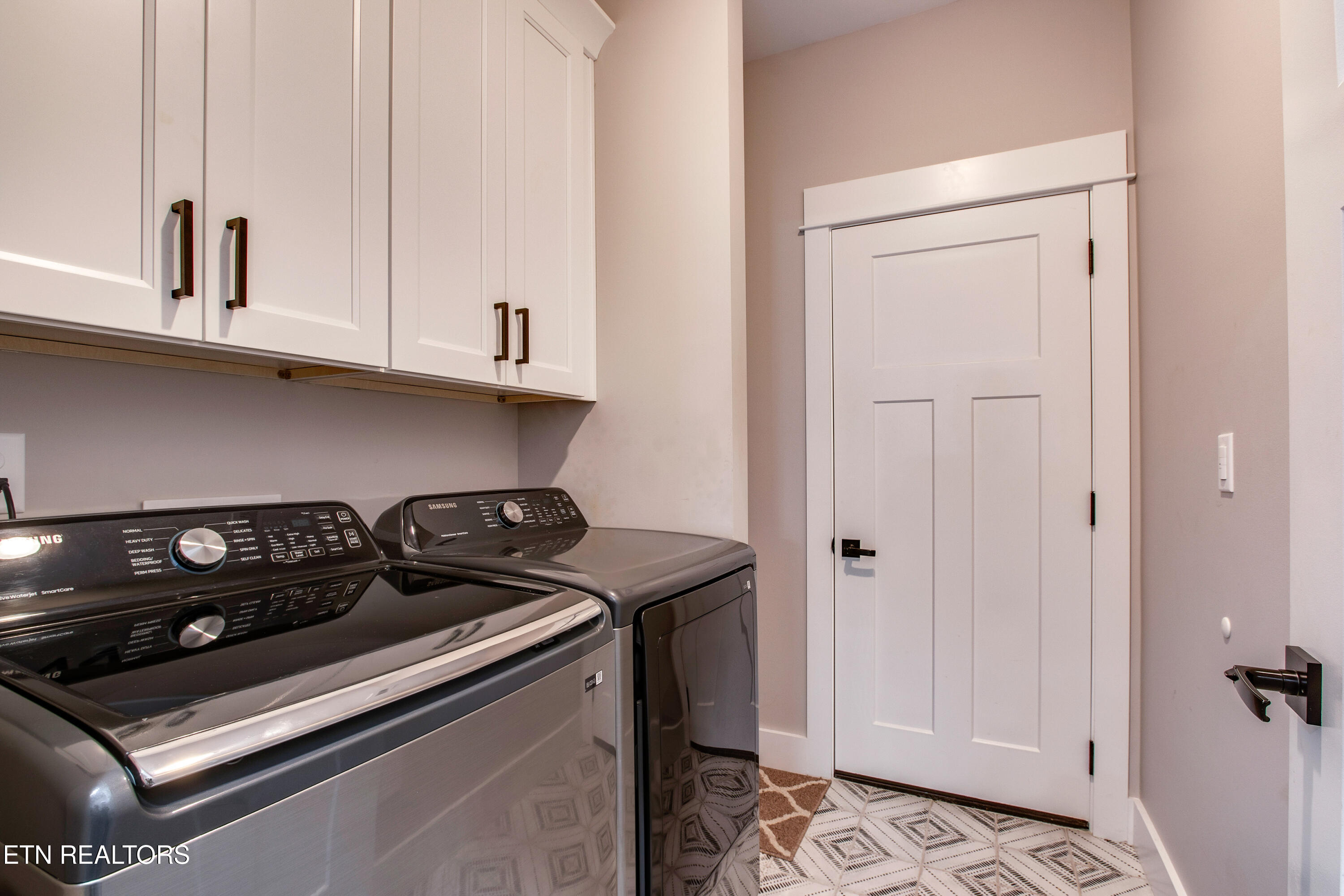 Loudon, Tennessee 37774, United States, 3 Bedrooms Bedrooms, ,2 BathroomsBathrooms,Residential,Active,162011