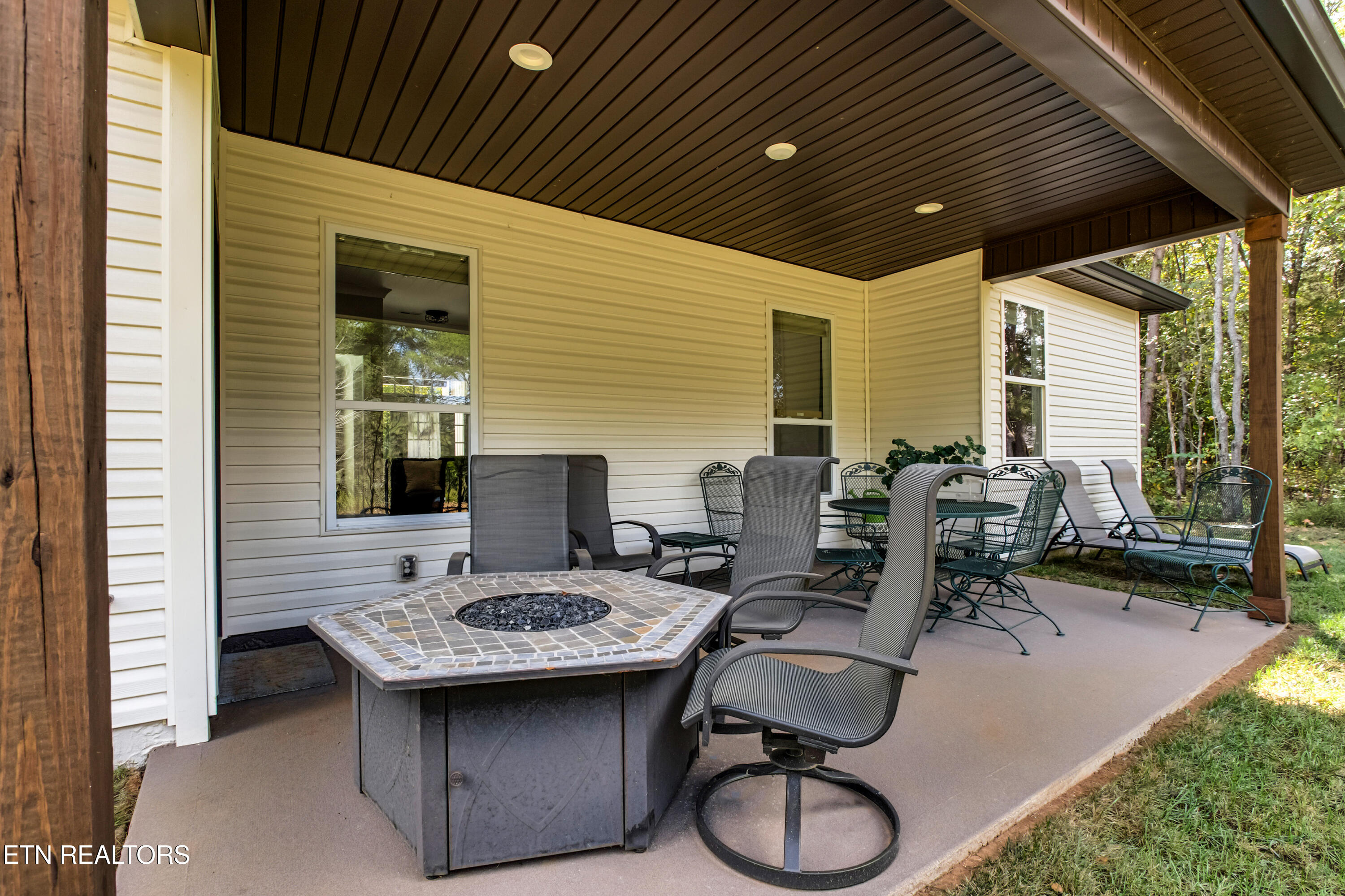 Loudon, Tennessee 37774, United States, 3 Bedrooms Bedrooms, ,2 BathroomsBathrooms,Residential,Active,162011