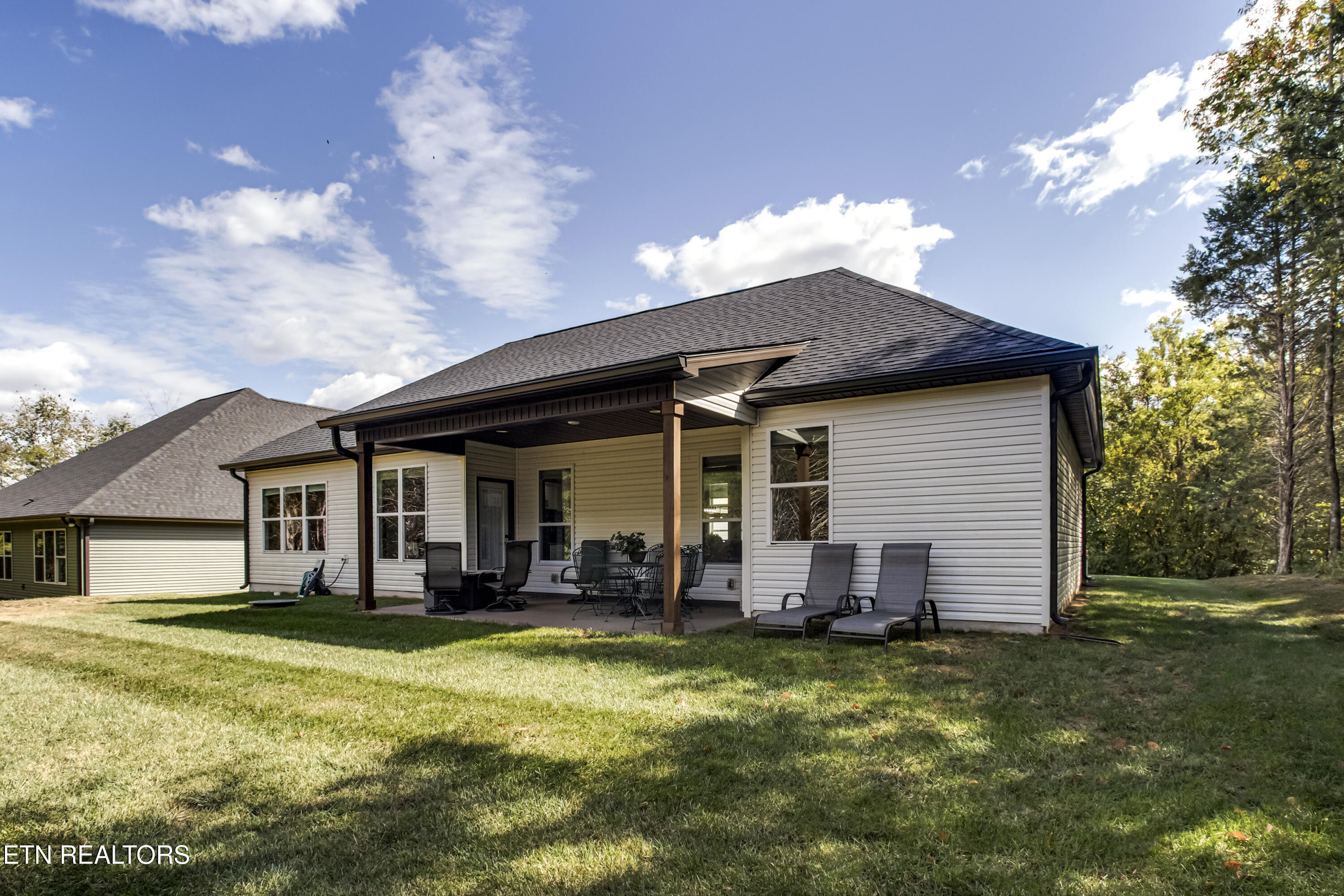 Loudon, Tennessee 37774, United States, 3 Bedrooms Bedrooms, ,2 BathroomsBathrooms,Residential,Active,162011