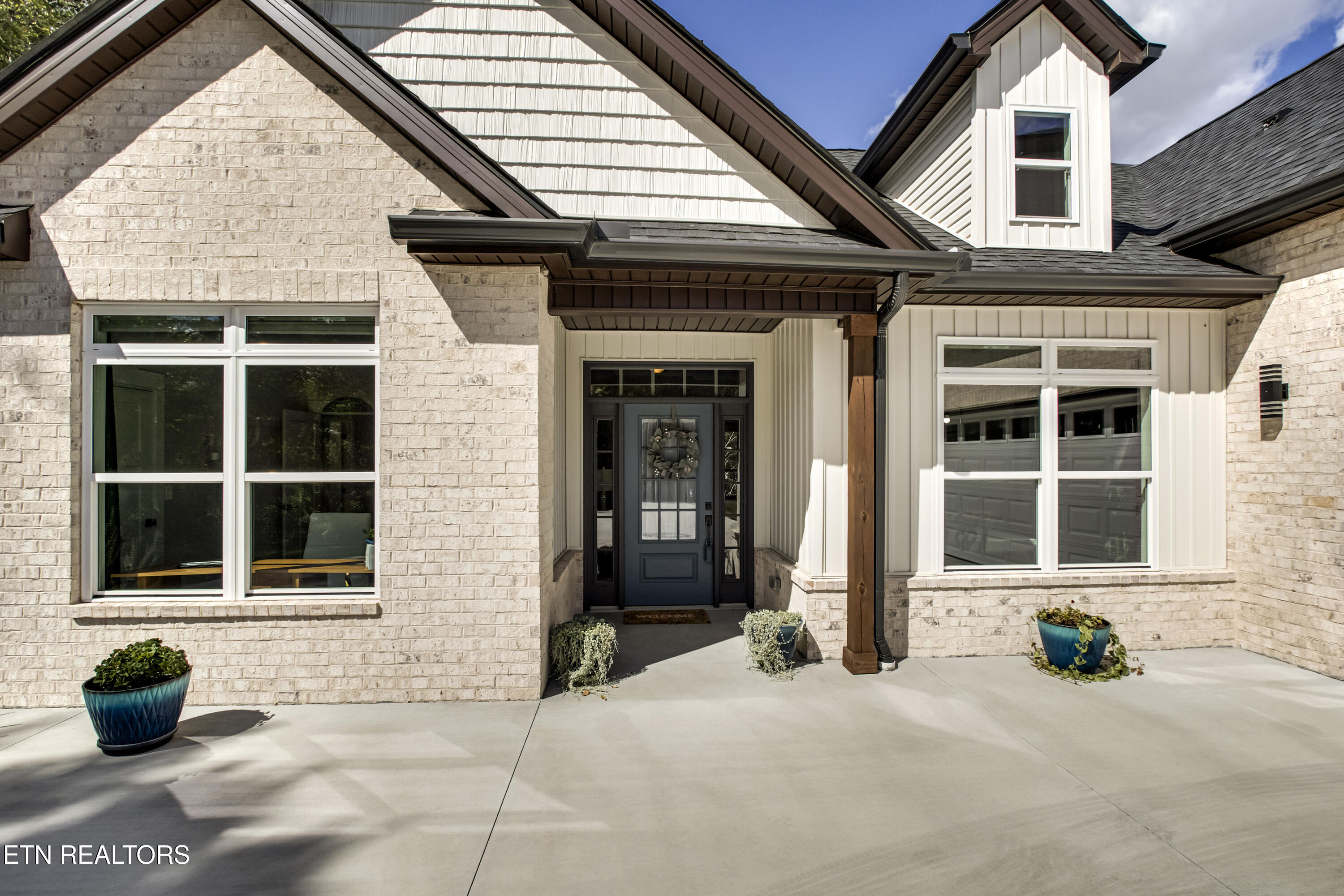 Loudon, Tennessee 37774, United States, 3 Bedrooms Bedrooms, ,2 BathroomsBathrooms,Residential,Active,162011