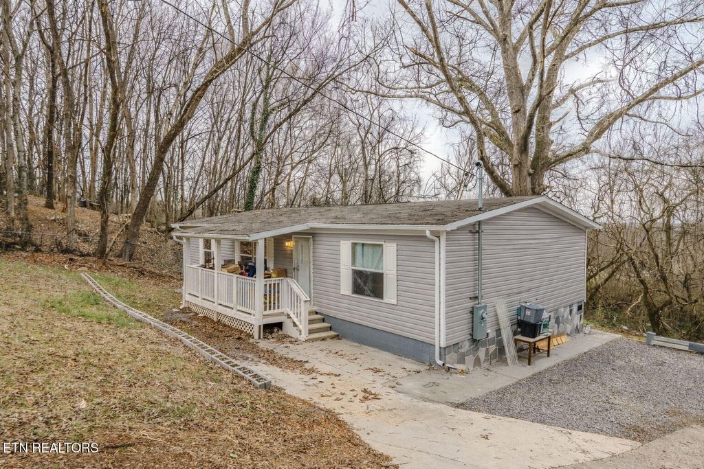 Photo of 3954 Skyline Drive, Knoxville, TN 37914 (MLS # 1335202)