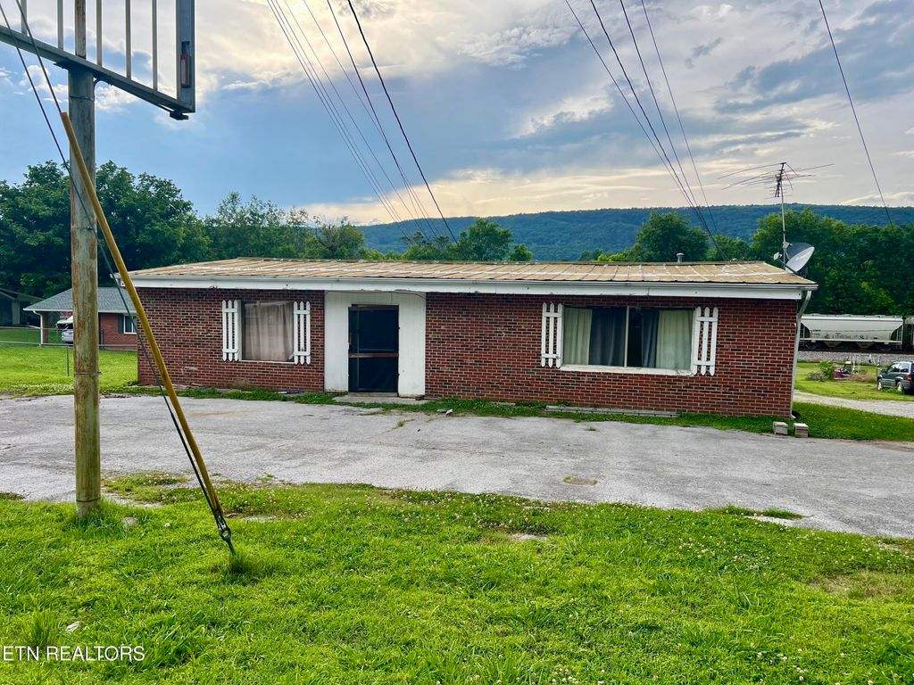 Photo of 427 Medlin Pike, Evensville, TN 37332 (MLS # 1304819)