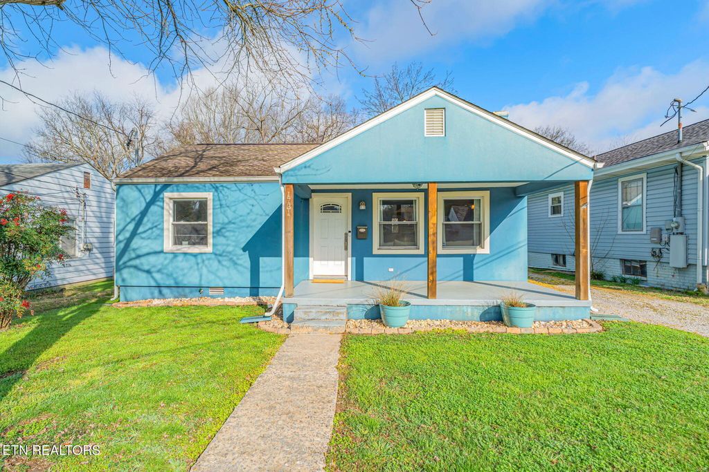 Photo of 1731 Albert Ave, Knoxville, TN 37917 (MLS # 1332367)