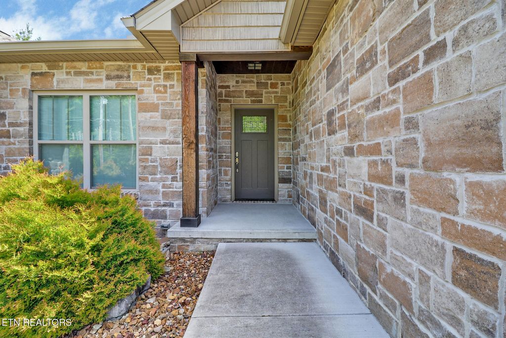 Photo of 142 Forest View Drive, Crossville, TN 38558 (MLS # 1341291)