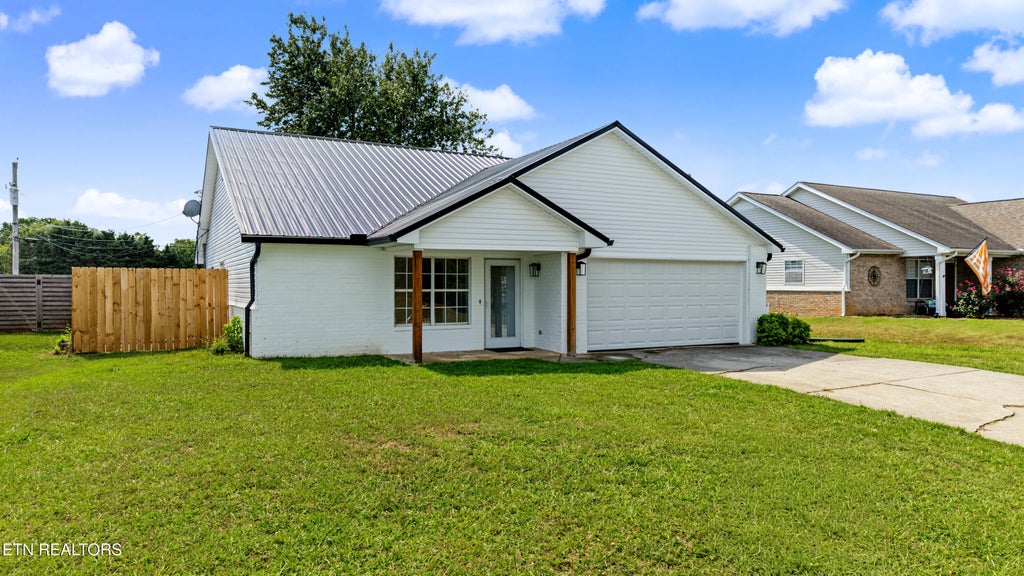 Photo of 3135 Harrington Court, Maryville, TN 37803 (MLS # 1355197)