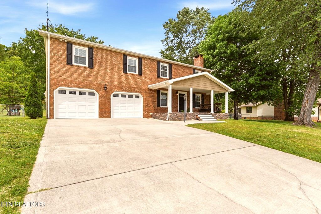Photo of 208 Lakeview Lane, Oak Ridge, TN 37830 (MLS # 1340001)