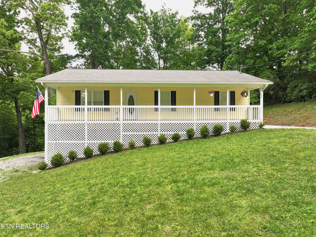 Photo of 209 Summit Drive, Speedwell, TN 37870 (MLS # 1339837)