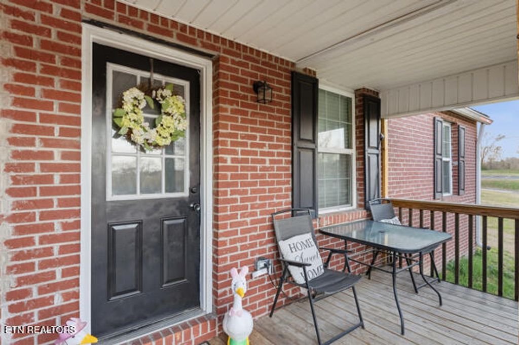 Photo of 606 Kingston St, Lenoir City, TN 37771 (MLS # 1331124)