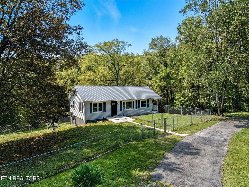 Photo of 532 Scandlyn Hollow Rd, Oliver Springs, TN 37840 (MLS # 1315519)