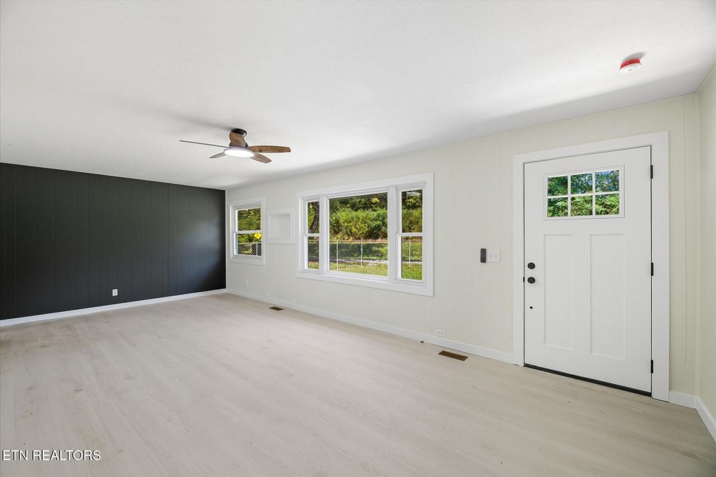 Photo of 532 Scandlyn Hollow Rd, Oliver Springs, TN 37840 (MLS # 1315519)