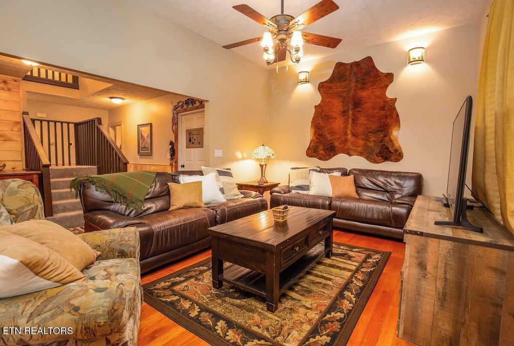 Photo of 2202 Applewood Rd, Sevierville, TN 37862 (MLS # 1333361)