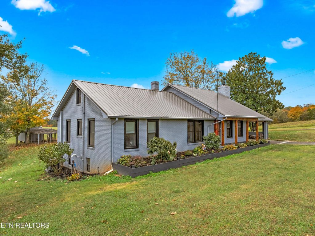 Photo of 643 Hart Rd, Dandridge, TN 37725 (MLS # 1320512)