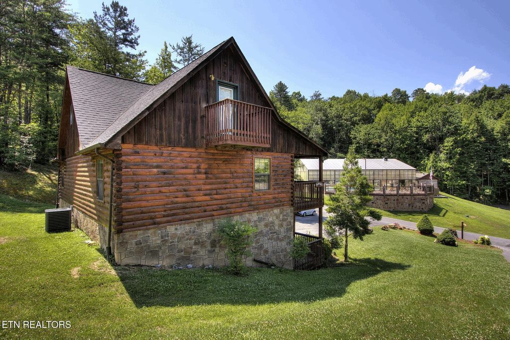 Photo of 1504 Bears Den Way, Sevierville, TN 37862 (MLS # 1329802)