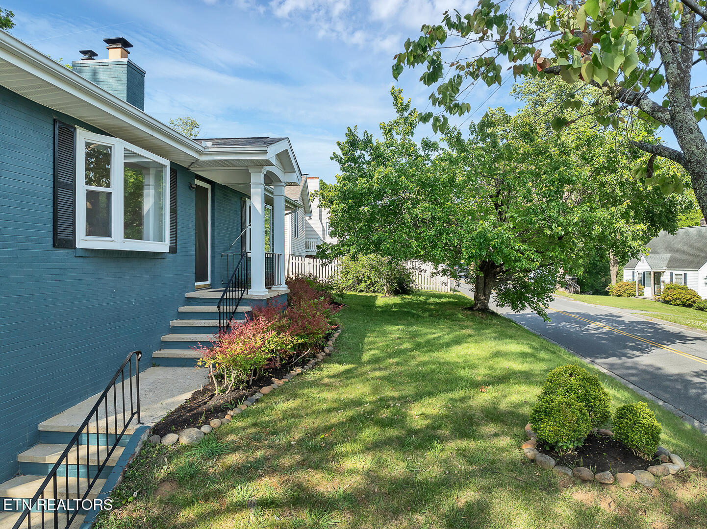 1223 Everett Ave