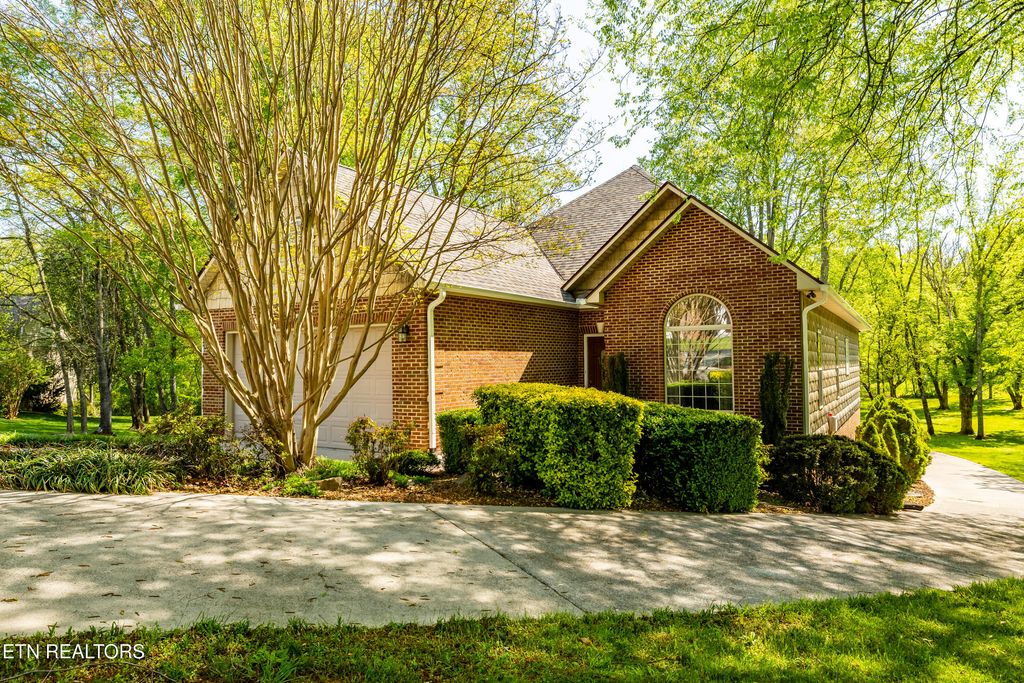 Photo of 1304 Apache Court, Maryville, TN 37801 (MLS # 1335985)