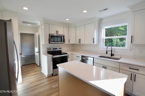 Tiny photo for 206 Avenue B, Alcoa, TN 37701 (MLS # 1355060)