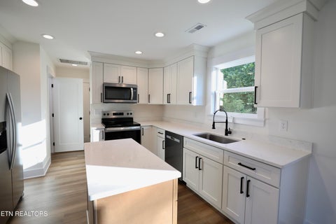 Tiny photo for 206 Avenue B, Alcoa, TN 37701 (MLS # 1355060)