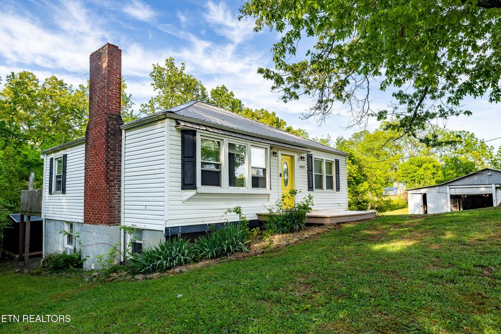 Photo of 2312 Airbase Rd, Louisville, TN 37777 (MLS # 1338142)