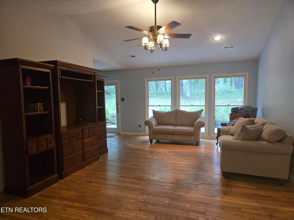Photo of 165 Newport Way, Kingston, TN 37763 (MLS # 1314489)