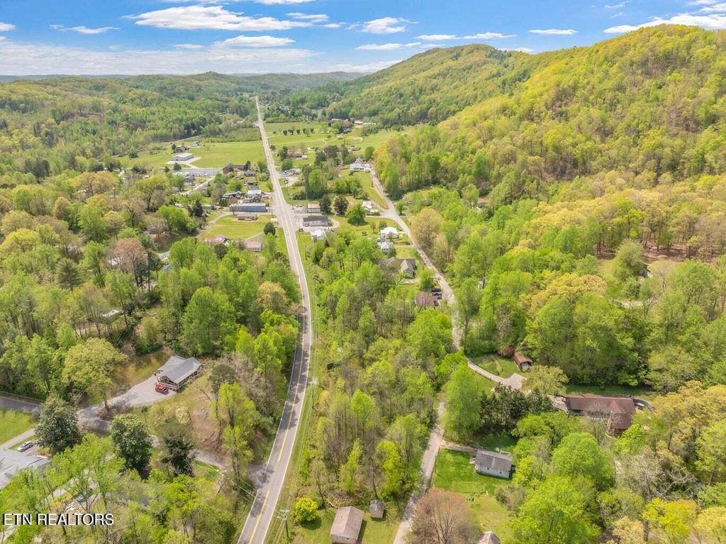 Photo of 5 Hen Valley Rd, Oliver Springs, TN 37840 (MLS # 1307559)