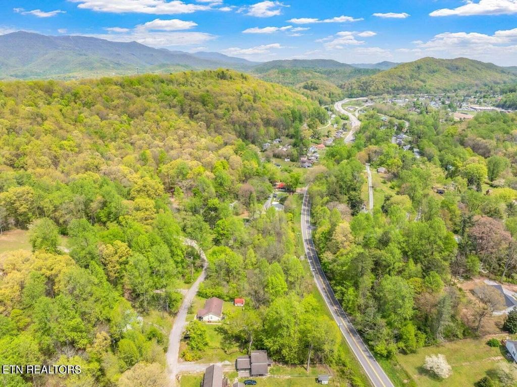 Photo of 5 Hen Valley Rd, Oliver Springs, TN 37840 (MLS # 1307559)