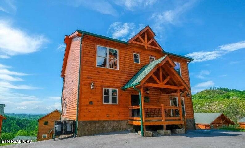 Photo of 1215 Bird Nest Way, Sevierville, TN 37862 (MLS # 1343275)