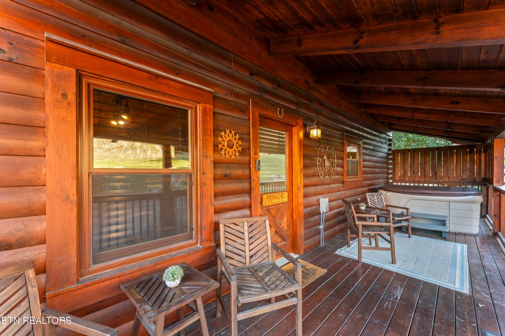 Photo of 526 Blackberry Ridge Way, Pigeon Forge, TN 37863 (MLS # 1320761)