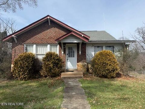 Photo of 2709 Washington Pike, Knoxville, TN 37917 (MLS # 1330694)