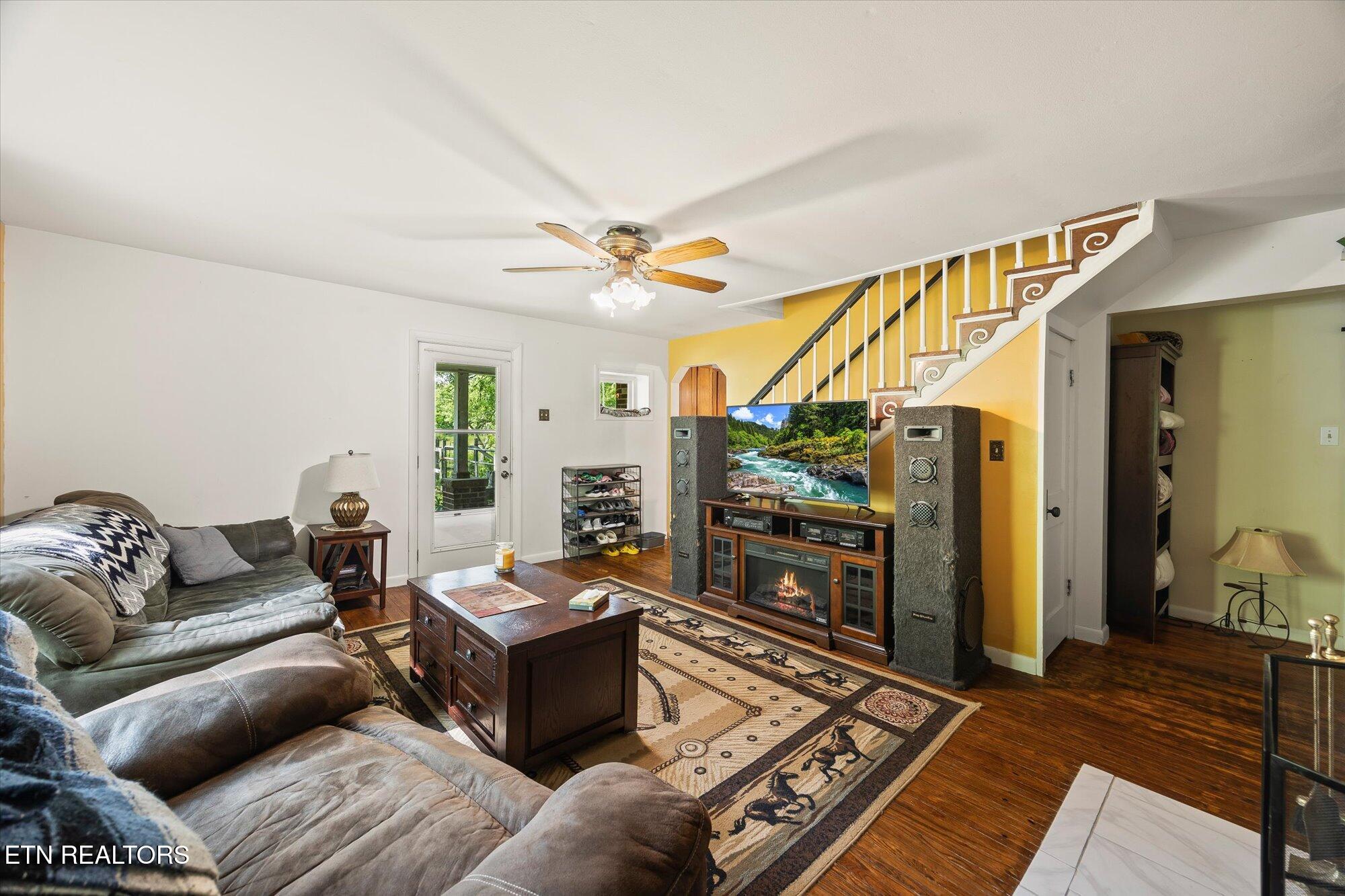 747 Hunting Creek Rd