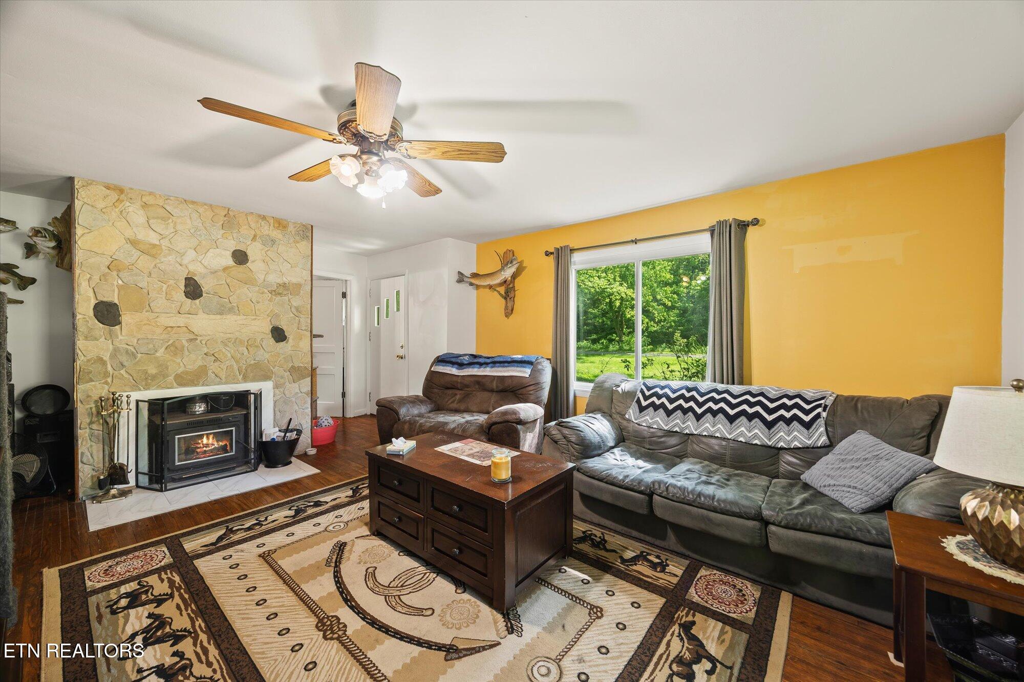 747 Hunting Creek Rd