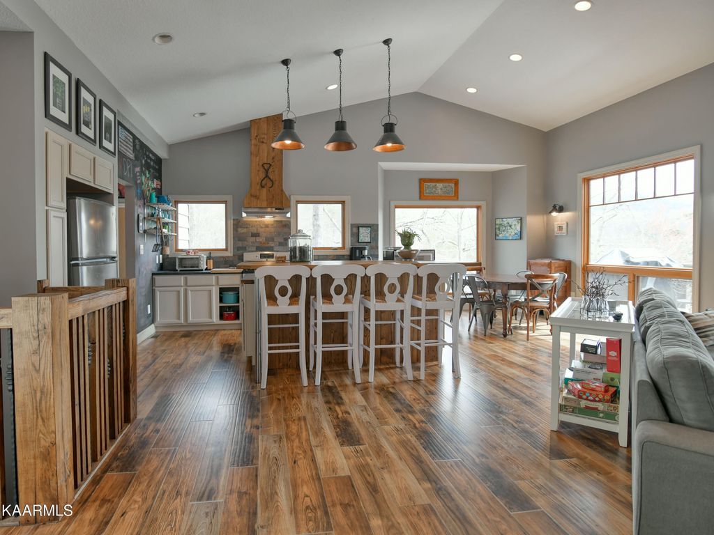 Photo of 671 Mountain Shores Rd, New Tazewell, TN 37825 (MLS # 1223733)