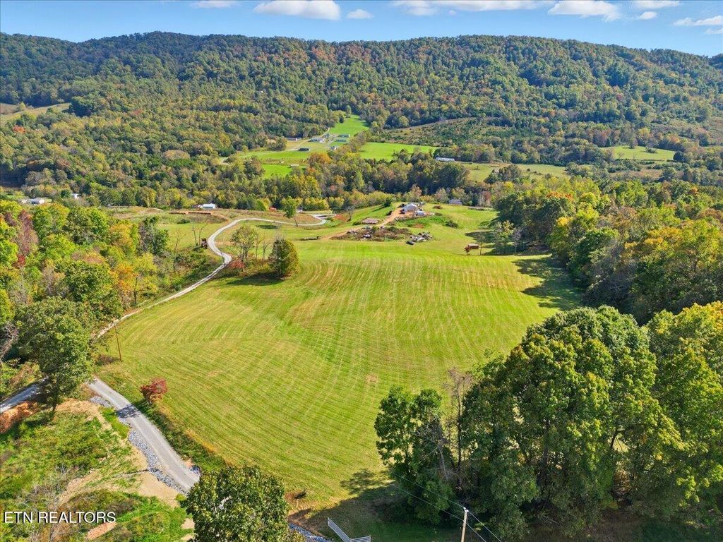 Photo of 3225 Little Sycamore Rd, Tazewell, TN 37879 (MLS # 1317815)