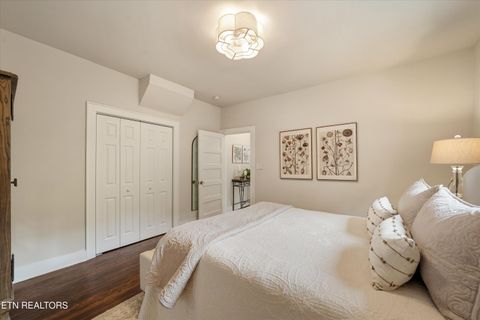 Tiny photo for 528 W Glenwood Ave, Knoxville, TN 37917 (MLS # 1338293)
