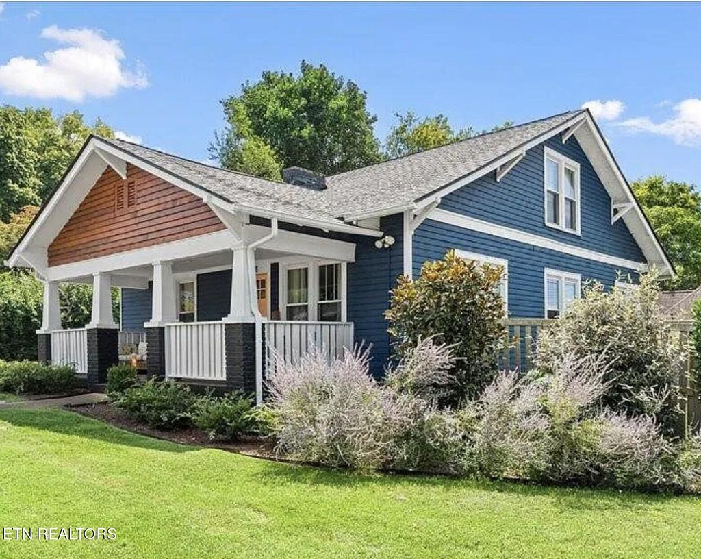 Photo of 528 W Glenwood Ave, Knoxville, TN 37917 (MLS # 1338293)