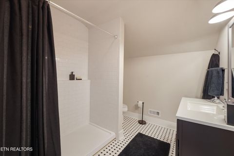 Tiny photo for 528 W Glenwood Ave, Knoxville, TN 37917 (MLS # 1338293)