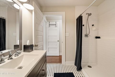 Tiny photo for 528 W Glenwood Ave, Knoxville, TN 37917 (MLS # 1338293)