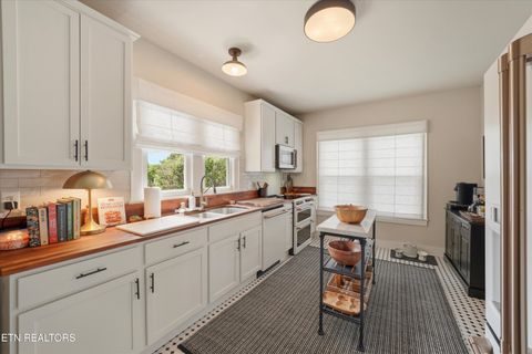 Tiny photo for 528 W Glenwood Ave, Knoxville, TN 37917 (MLS # 1338293)