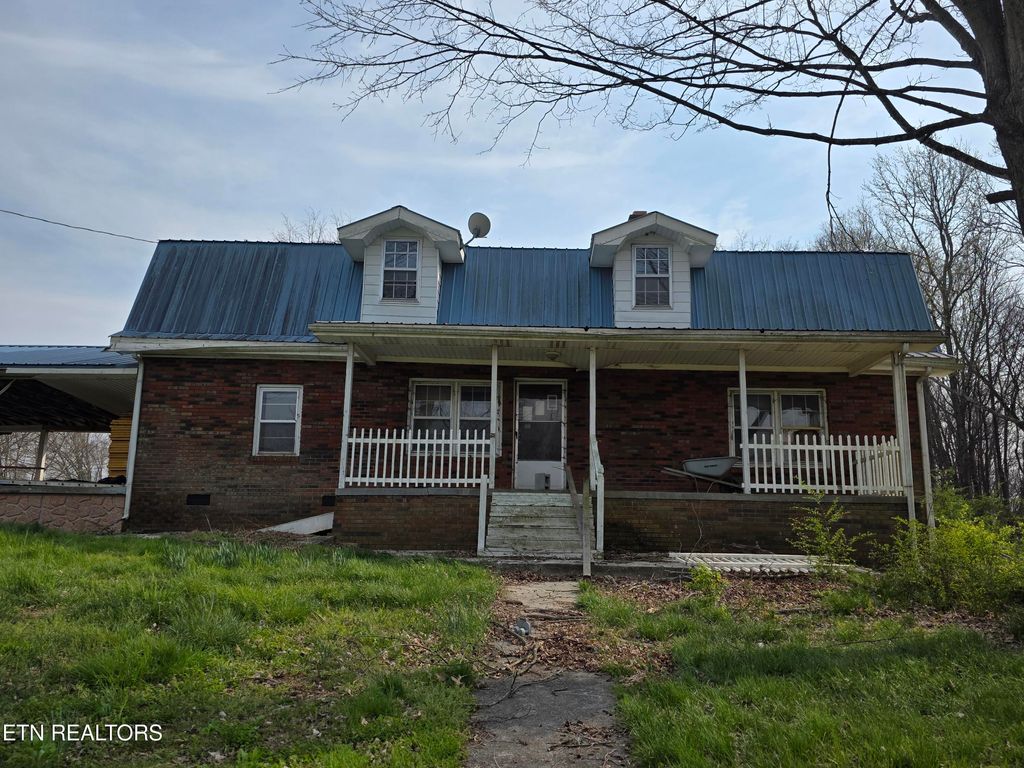 Photo of 1019 Beardshire St, Sweetwater, TN 37874 (MLS # 1333692)