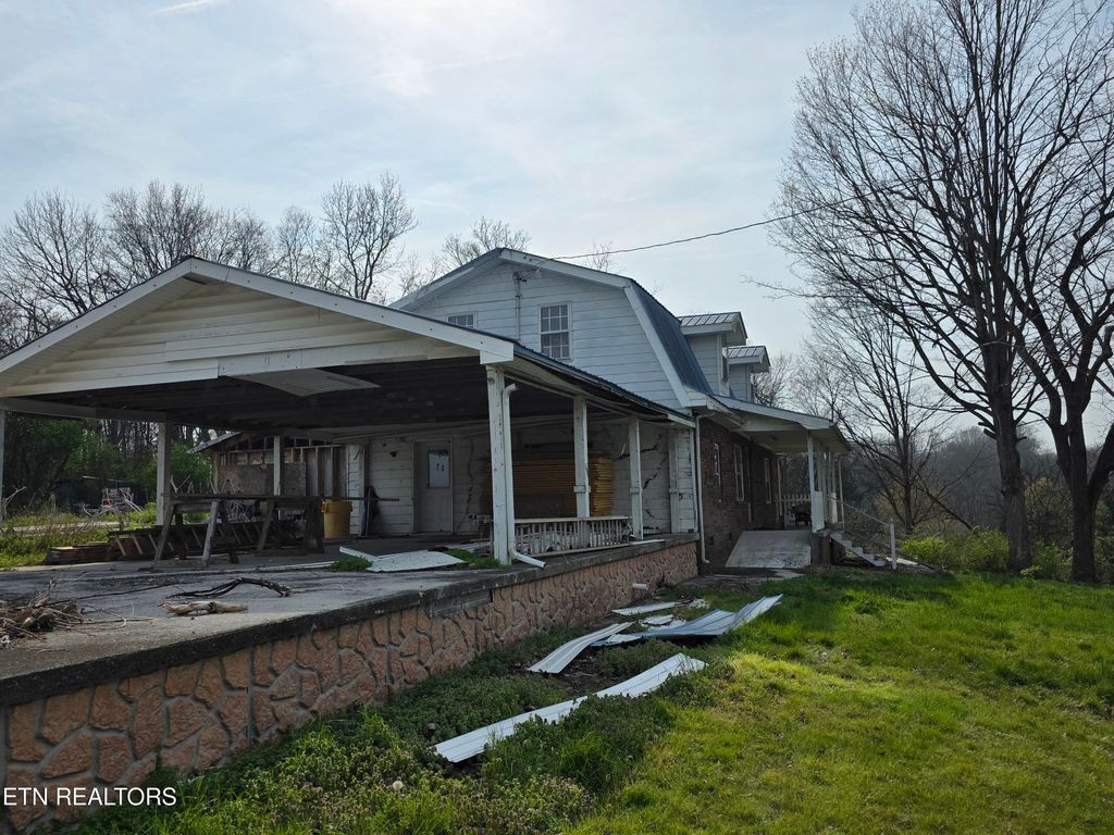 Photo of 1019 Beardshire St, Sweetwater, TN 37874 (MLS # 1333692)