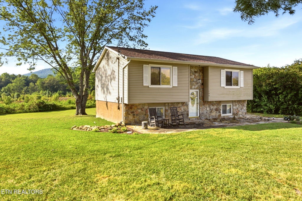 Photo of 140 Susack Lane, Wartburg, TN 37887 (MLS # 1355274)