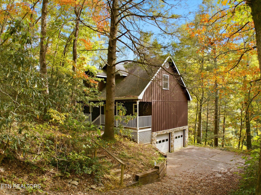 Photo of 204 Stott Lane, Gatlinburg, TN 37738 (MLS # 1359938)