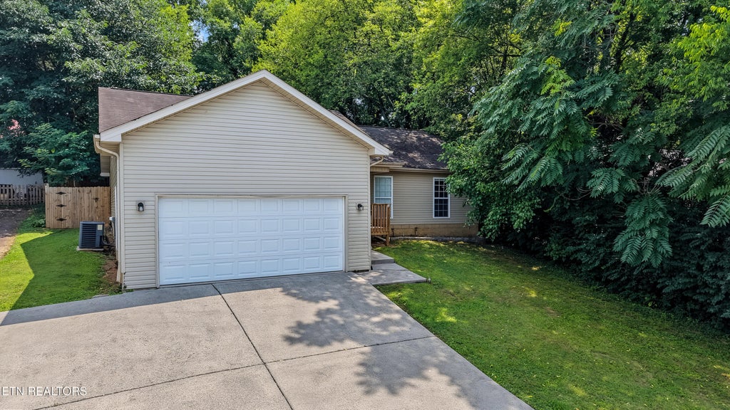 Photo of 1414 Wales Ave, Maryville, TN 37804 (MLS # 1351821)