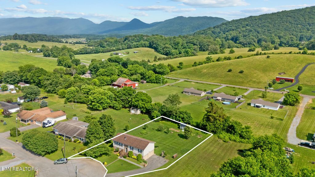 Photo of 3206 Bativa Garden Court, Sevierville, TN 37876 (MLS # 1316230)
