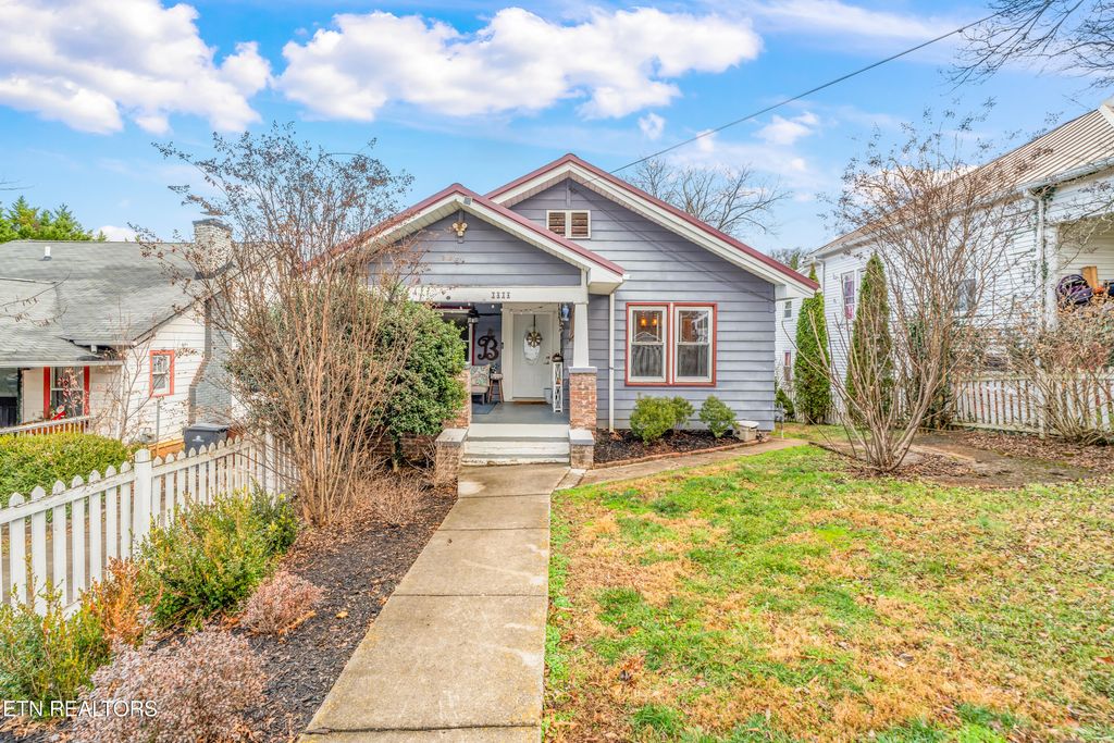 Photo of 1414 Kenyon St, Knoxville, TN 37917 (MLS # 1325065)