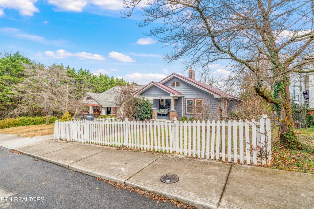 Photo of 1414 Kenyon St, Knoxville, TN 37917 (MLS # 1325065)