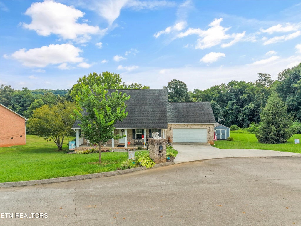 Photo of 225 Hillsborough Lane, Lenoir City, TN 37772 (MLS # 1351143)