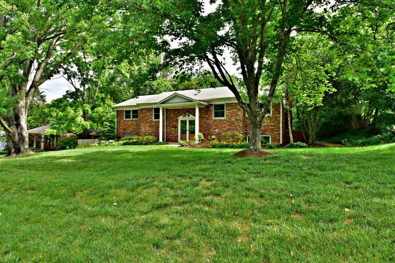 Photo 1 of 20 — 1408 Timbergrove Drive 2, Knoxville, TN 37919